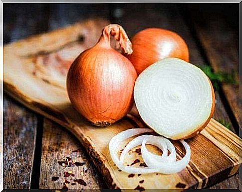 Onions are ideal for treating a throat infection