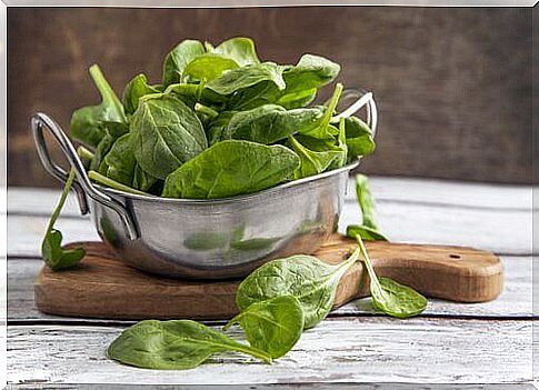 Spinach for in natural treatments to detoxify