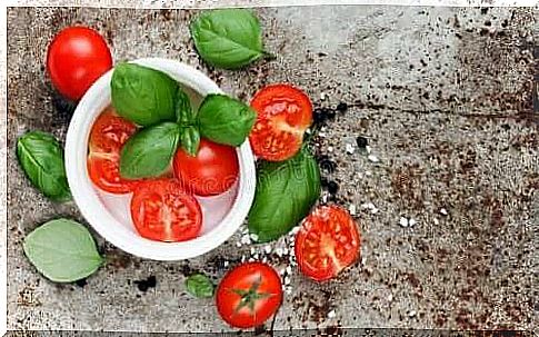 Tomatoes with basil