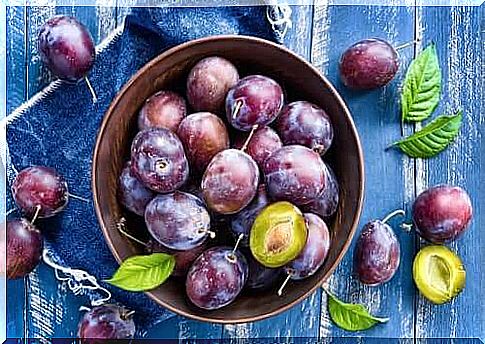 Fruit salads with plums and fresh herbs