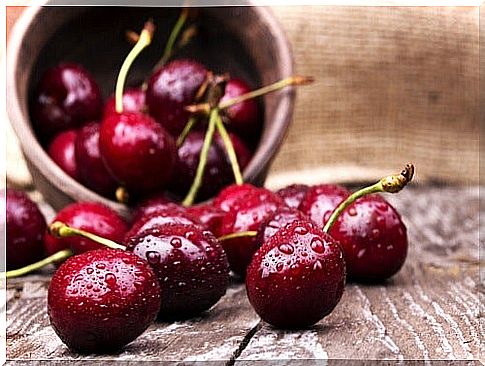 Eating cherries to lower your uric acid levels