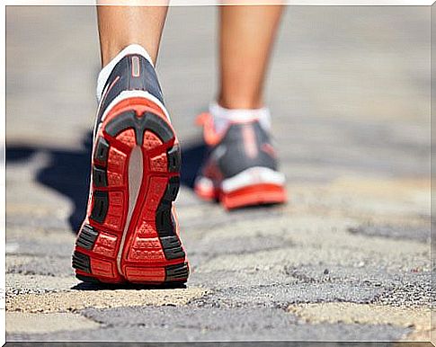 Fighting food cravings by walking