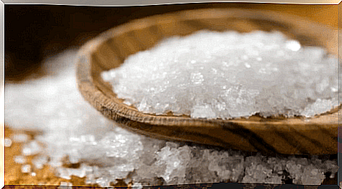 Reduced consumption of salt against stomach inflammation