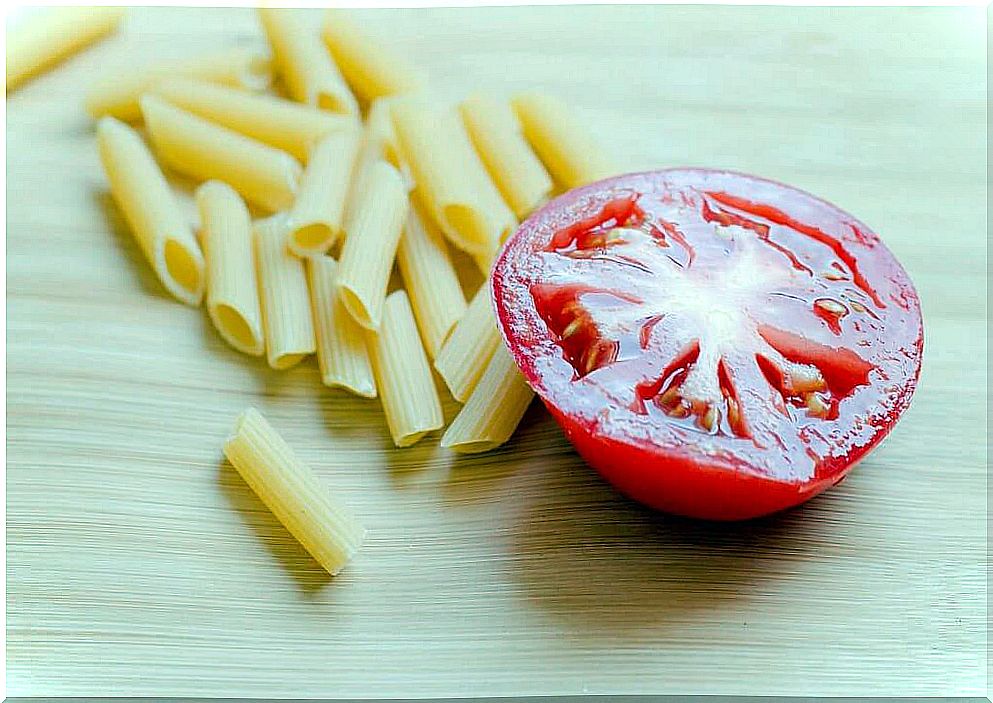 Pasta with tomato