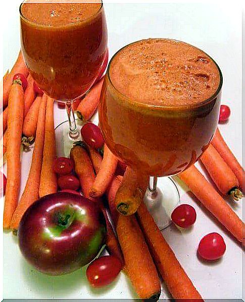 Smoothie with Carrot and Apple