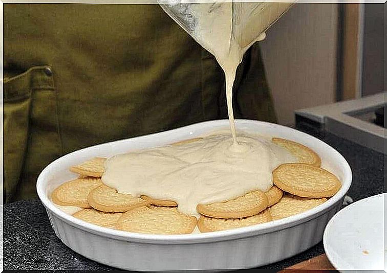 Making Lemon Charlotte