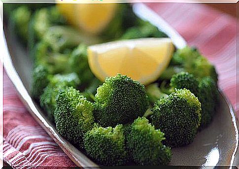 Broccoli and lemon in a bowl