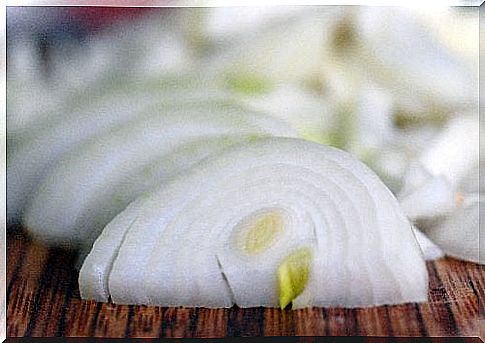 Onion against toothache