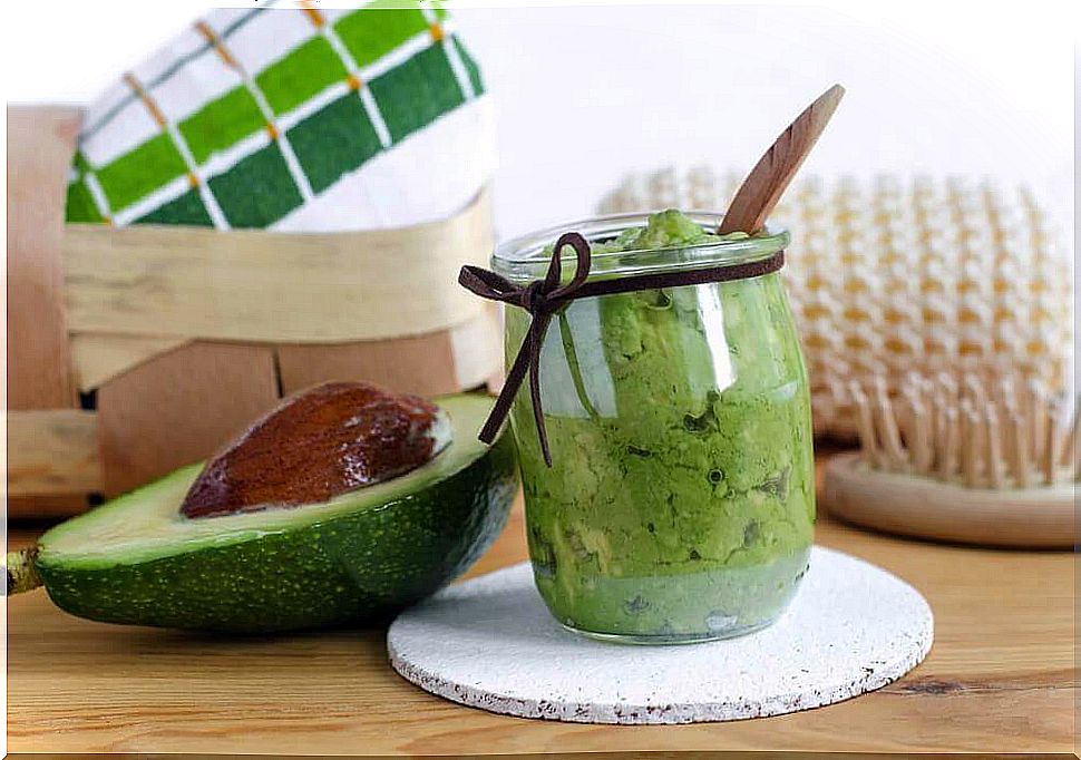 Banana and avocado body scrubs for dry skin