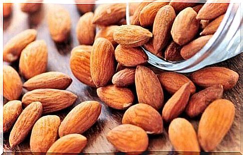 Four almonds a day are beneficial for your skin