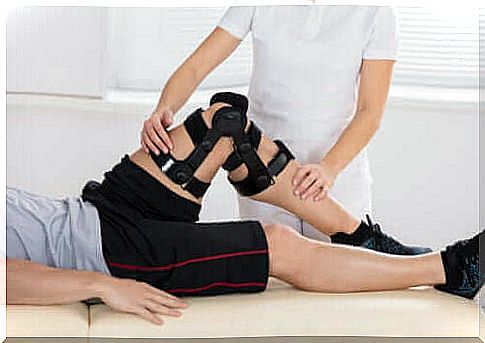 What causes posterior cruciate ligament injury?